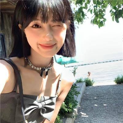 这个警察不太冷